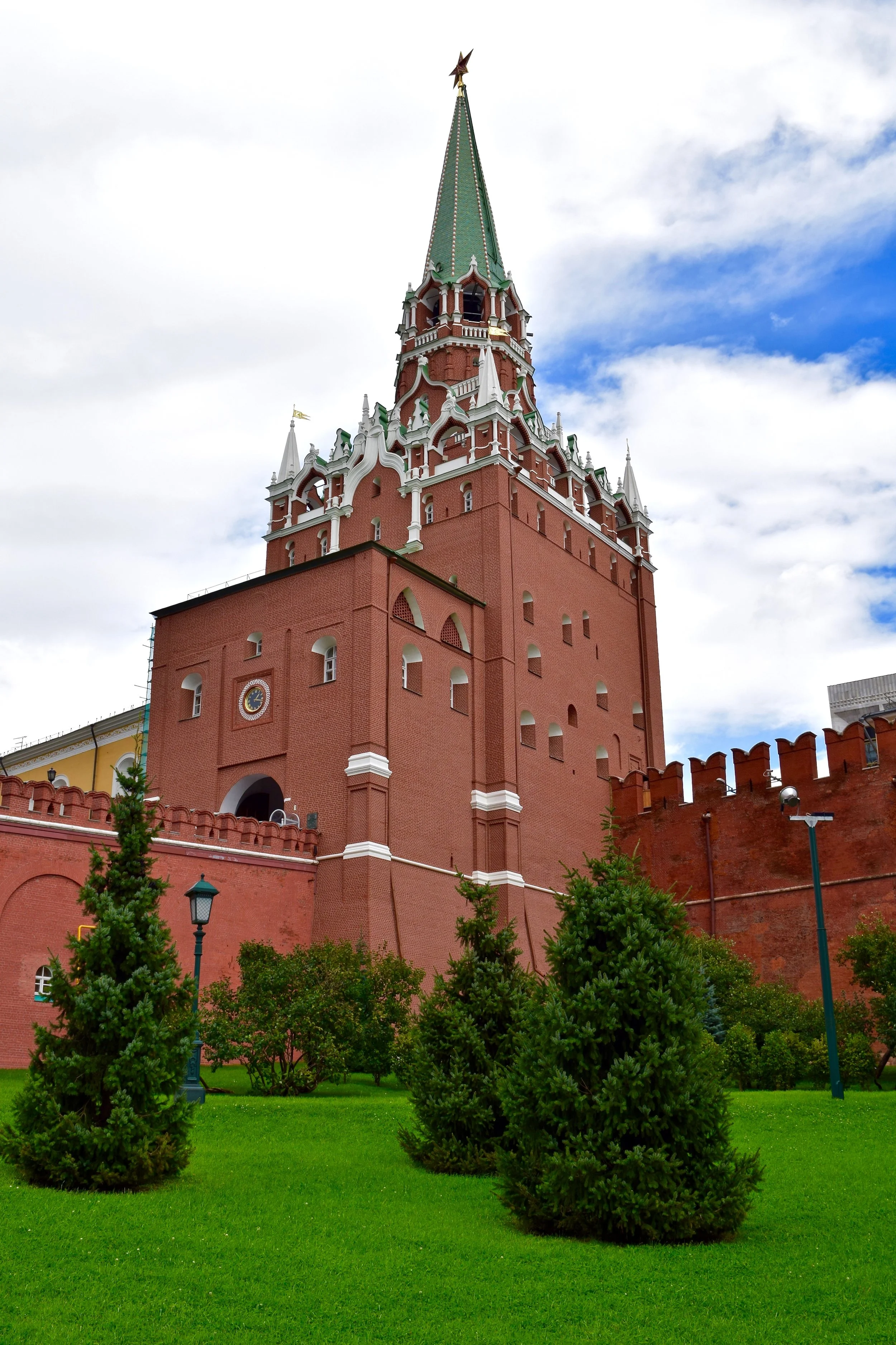 троицкая башня в москве